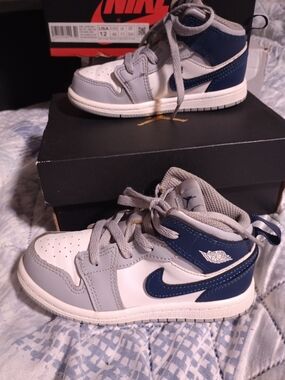 Nike Kids Mid-Top Sneakers in Navy and Gray